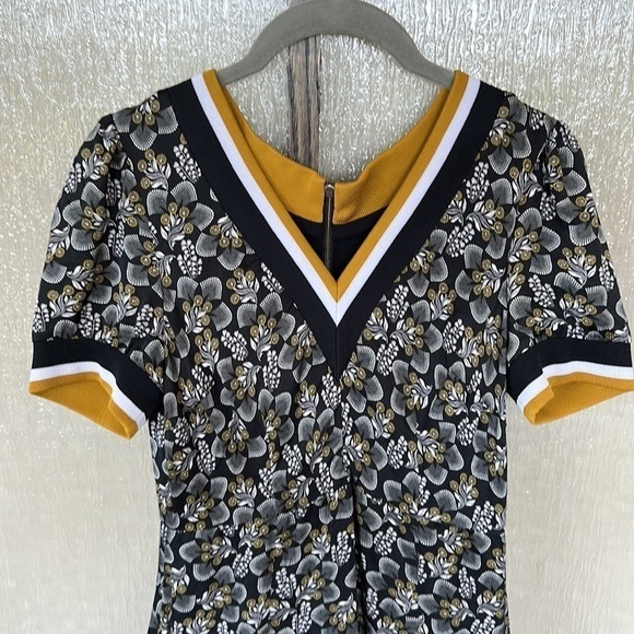 Slate & Willow Floral Varsity Trim V Neck Mini Dress in size 2. EUC - Picture 5 of 10